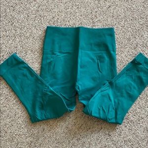 Gently worn high compression lulu crops